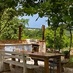 Rustic Krug With Panorama View In Buje Villa