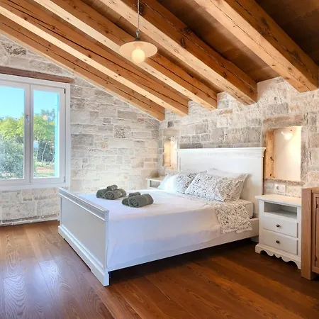 Vila Rustic Krug With Panorama View In Buje *