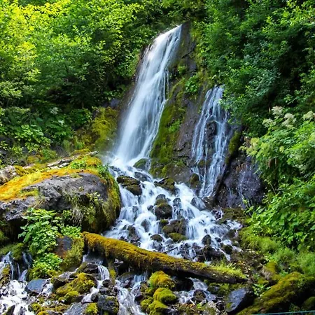 Rustic Krug With Panorama View In Buje