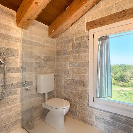 فيلة Rustic Krug With Panorama View In Buje *