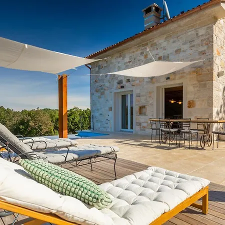 Rustic Krug With Panorama View In Buje فيلة *