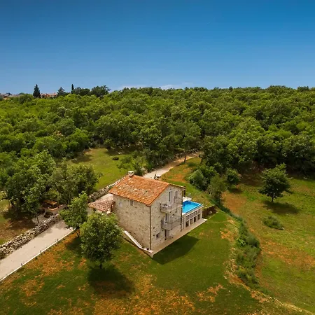Rustic Krug With Panorama View In Buje 빌라