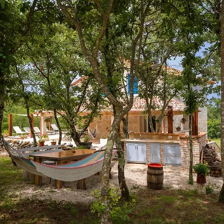 Rustic Krug With Panorama View In Buje Bibali