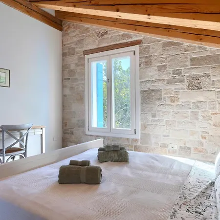 Rustic Krug With Panorama View In Buje *