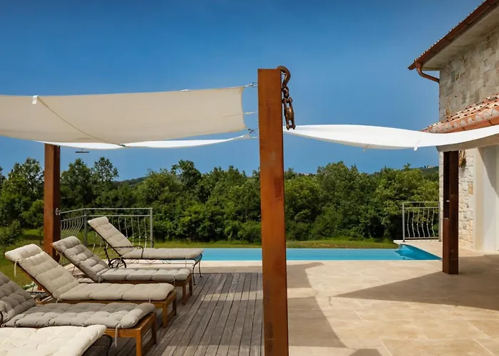 Rustic Krug With Panorama View In Buje