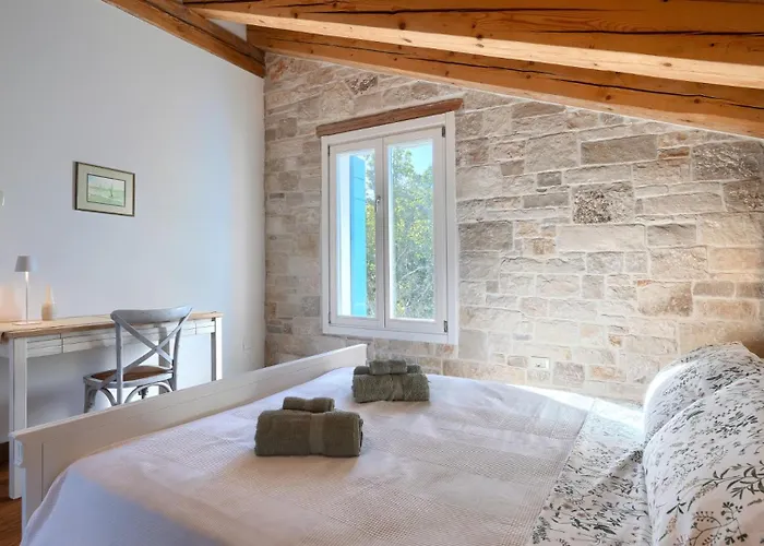 Rustic Krug With Panorama View In Buje *