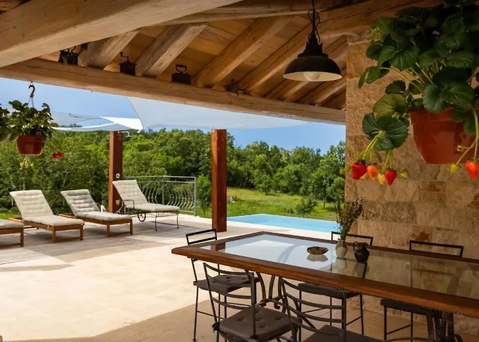 Rustic Krug With Panorama View In Buje Villa